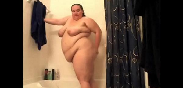  BBW Takes A Hot Shower